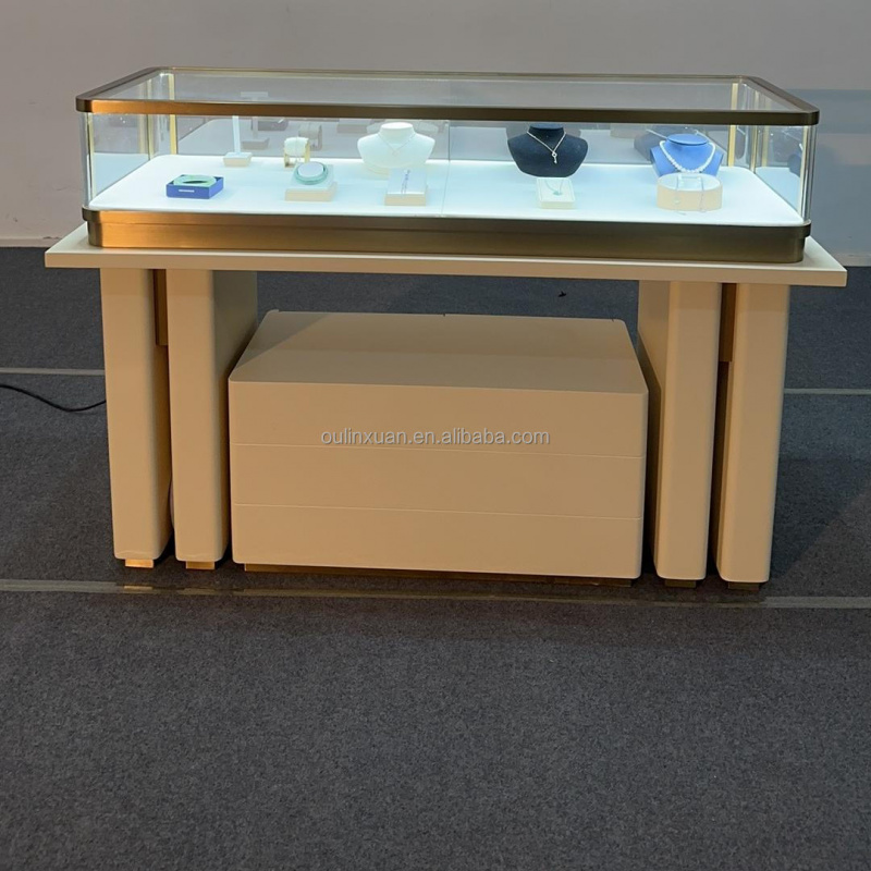 Kasten en displays van roestvr - Jewelry Stores Watches recensie en prijs