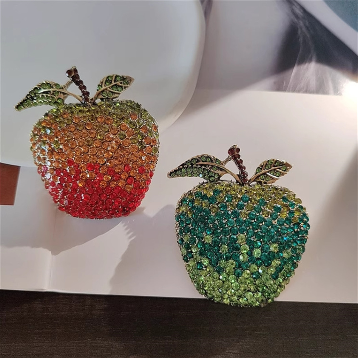Literaire Retro Apple Broche H - Eve Jewelry & Watches Distribuidor Oficial Rolex recensie en prijs